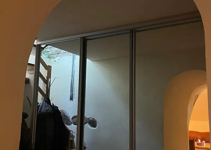 بيت للعطل The Cave *